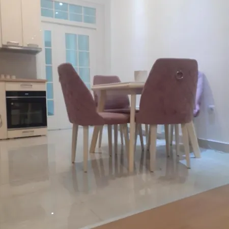 Beograd /slavija - Fontana 70 M2 *