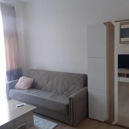 Beograd /slavija - Fontana 70 M2 Sajmiste